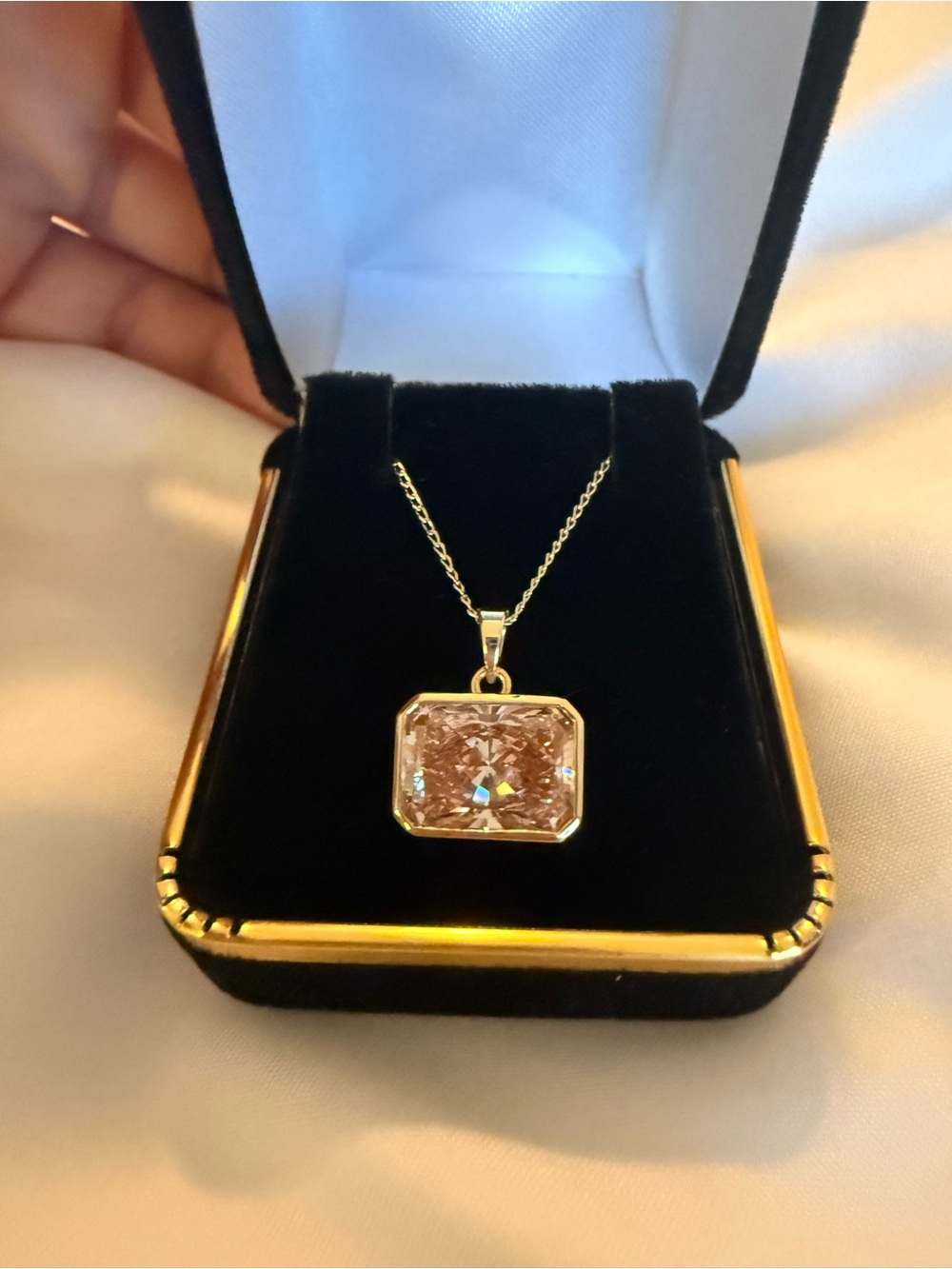 Solid 14kt Yellow Gold, 5ct Fancy Vivid Pink Lab Diamond IGI, Chain 18”